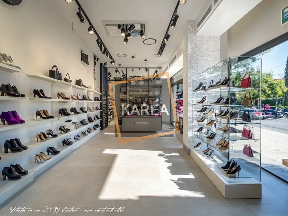 Retail in Bussy-Saint-Georges to rent Interior Photo- Image 1 of 6