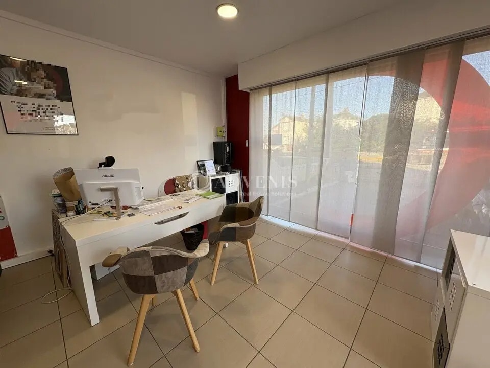 Location Commerce 76 m² - Photo 1