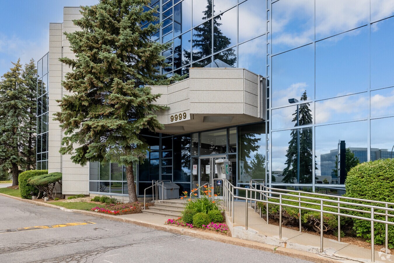 9999 Boul Cavendish, Montréal H4M 2X5 UK