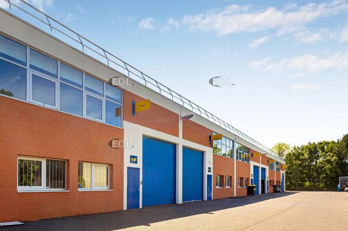 Light Industrial in SAINT-OUEN-L'AUMONE to rent Building Photo- Image 1 of 12