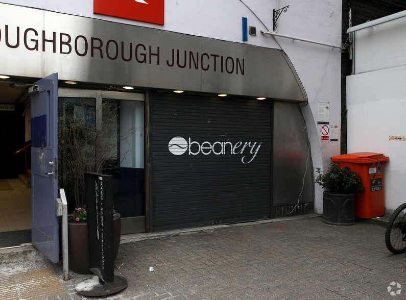 Coldharbour Ln, London to rent - Building Photo - Image 2 of 3