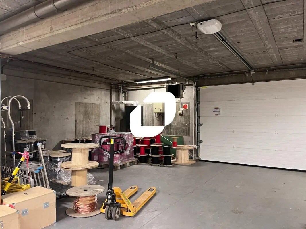 7 Place Gutenberg, Templemars to rent Building Photo- Image 1 of 17