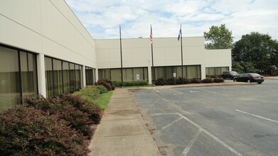 140 Corporate Dr, Spartanburg, SC for rent Building Photo- Image 2 of 5