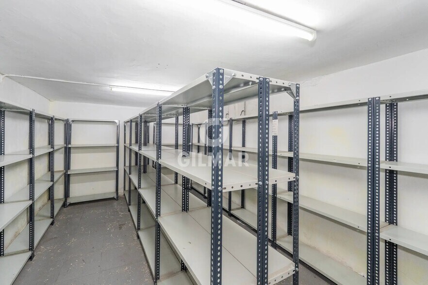Retail in Madrid, Madrid to rent - Building Photo - Image 2 of 3