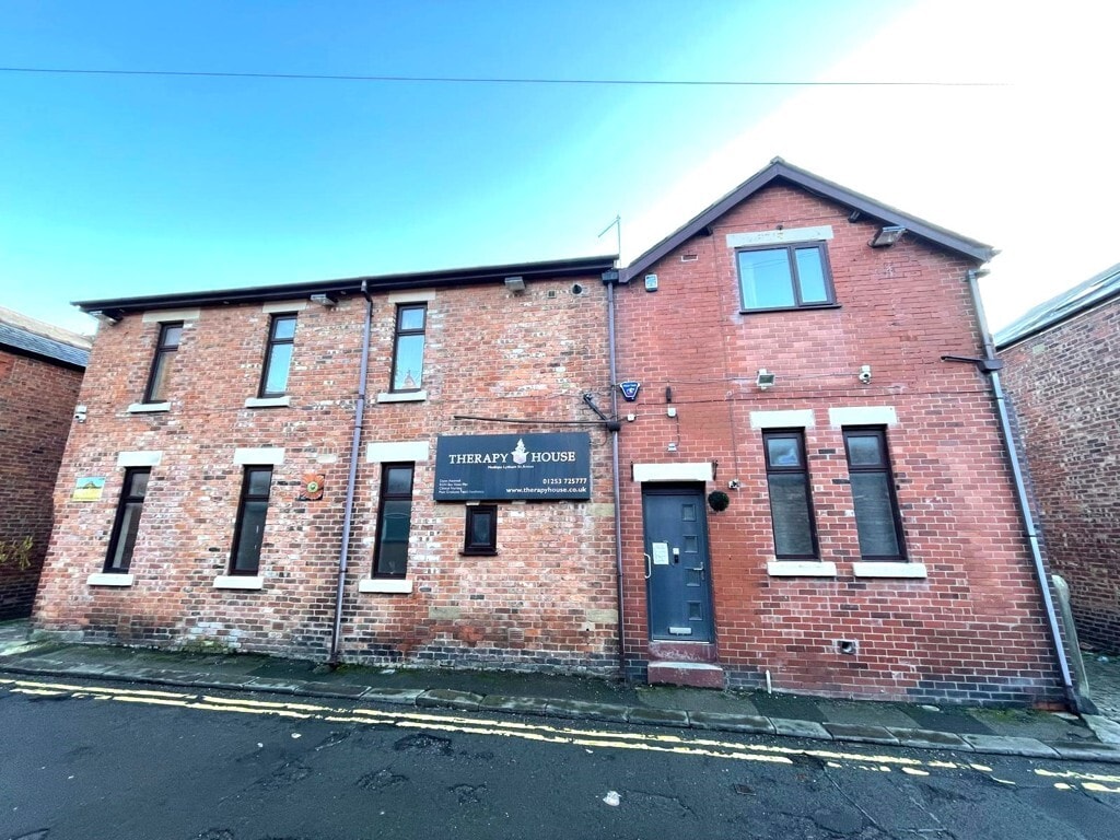 3-5 Back St. Annes Rd W, Lytham St Annes for sale Primary Photo- Image 1 of 1