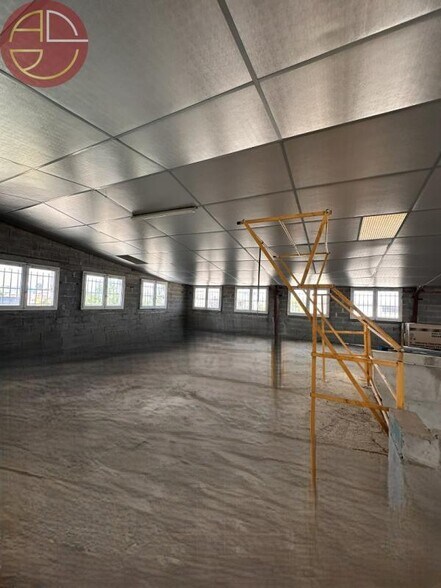 Industrial in Portet-sur-Garonne for sale - Interior Photo - Image 1 of 4