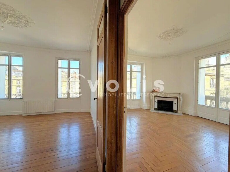 Office in Bordeaux to rent - Interior Photo - Image 2 of 6