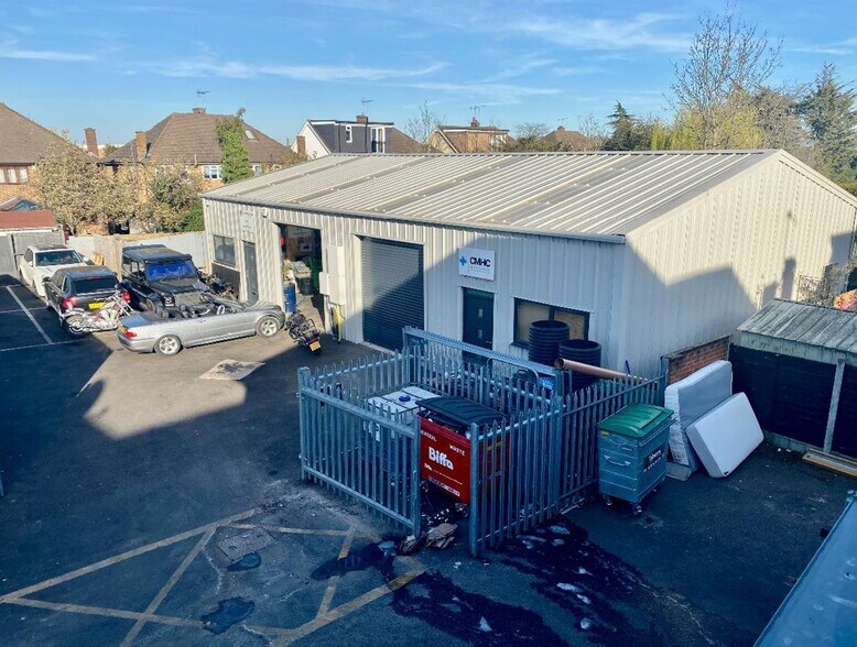622 Upper Brentwood Rd, Romford for sale - Primary Photo - Image 1 of 3