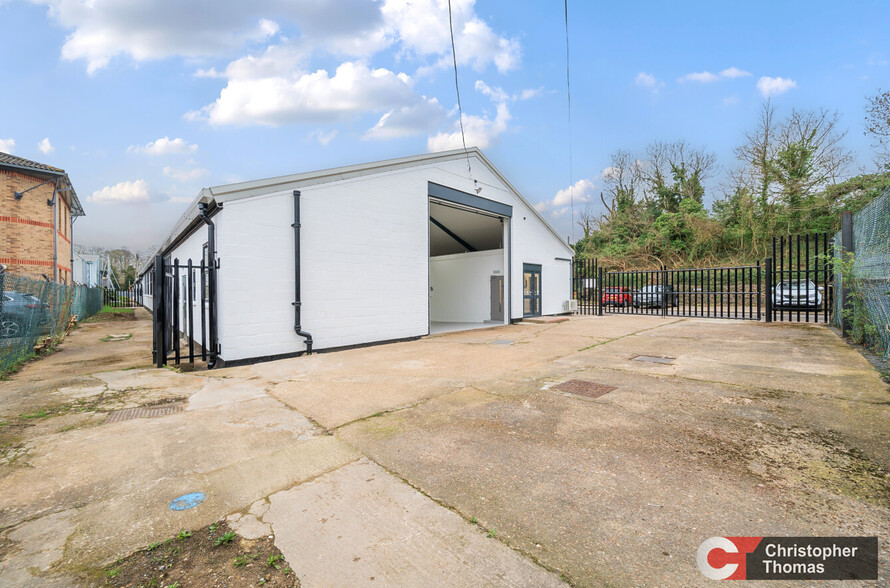 Boyn Valley Rd, Maidenhead for rent - Building Photo - Image 2 of 2