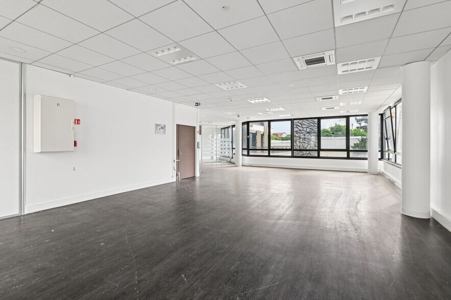 163-167 Avenue Georges Clemenceau, Nanterre to rent - Interior Photo - Image 3 of 9