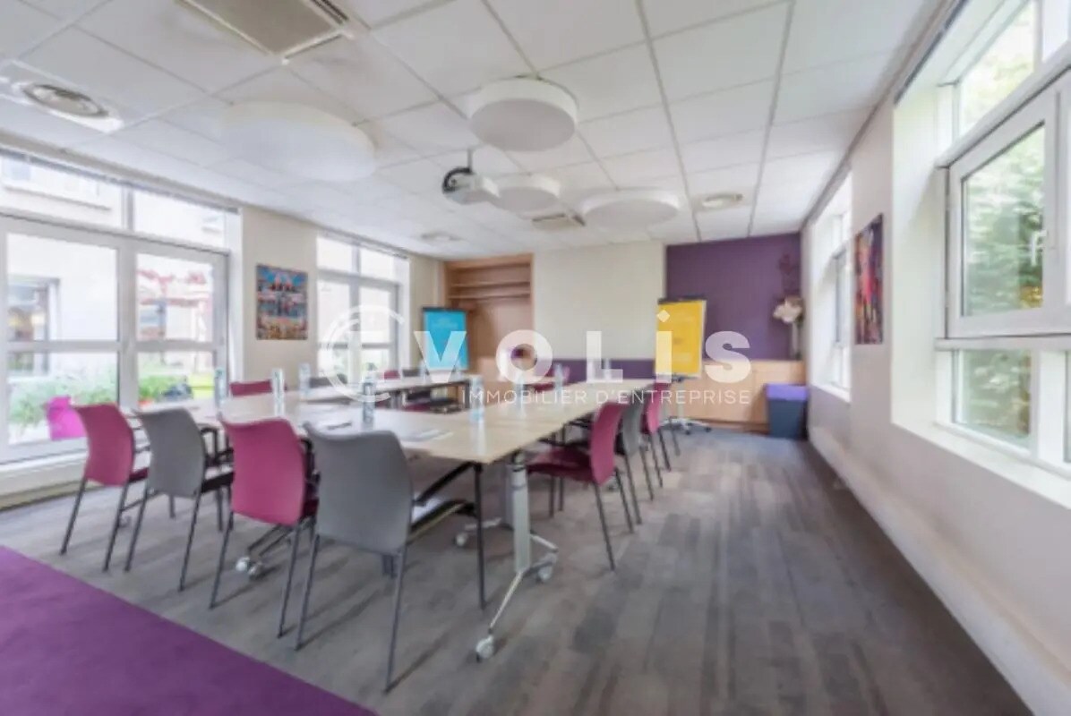 Office in Neuilly-sur-Seine to rent Interior Photo- Image 1 of 13