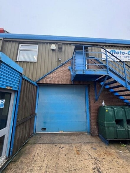 Parkfield Ter, Pudsey for sale - Building Photo - Image 2 of 5