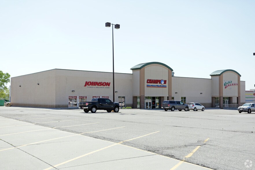 3425 Oak View Dr, Omaha, NE to rent - Primary Photo - Image 2 of 10