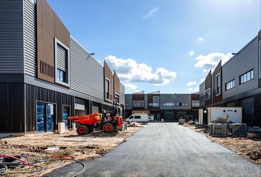 Light Industrial in Courtry for sale - Building Photo - Image 2 of 7