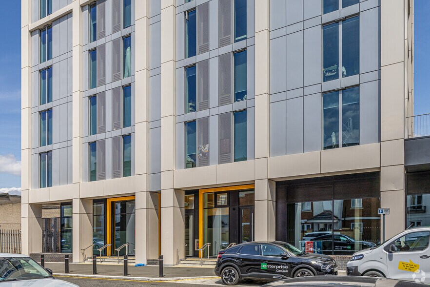 119 Felixstowe Rd, London to rent - Building Photo - Image 2 of 3