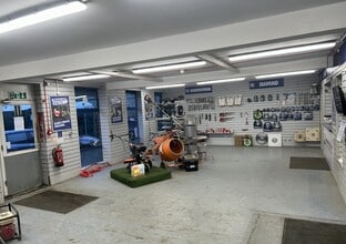 12A-12C Sovereign Way, Tonbridge to rent Interior Photo- Image 1 of 1