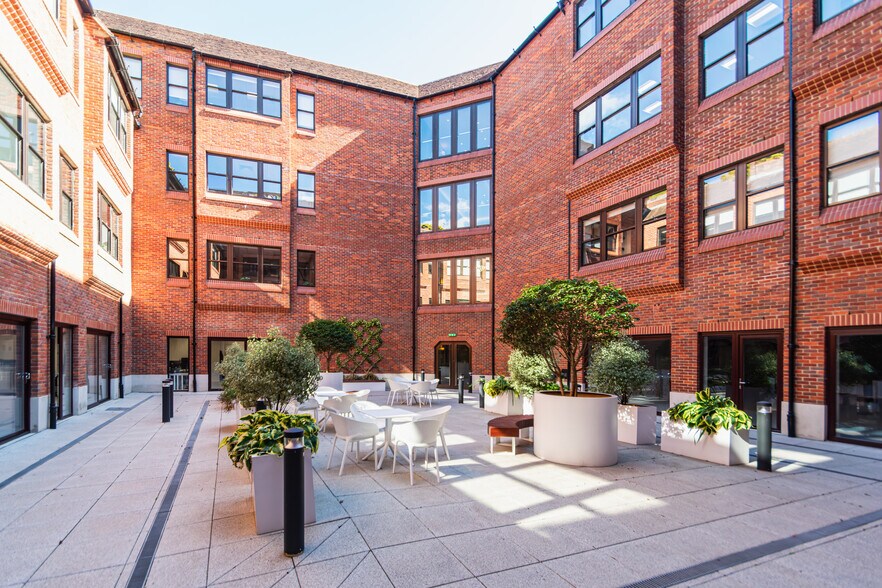 123 Castle, Salisbury to rent - Building Photo - Image 2 of 11