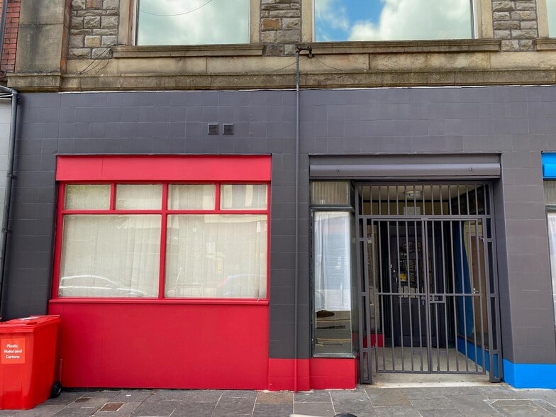 40-42 Hanbury Rd, Bargoed to rent - Building Photo - Image 1 of 6