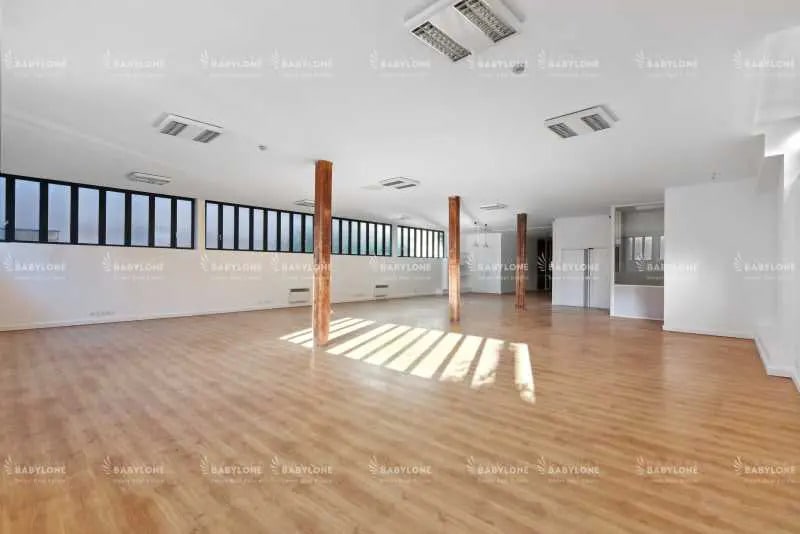 Office in Montreuil to rent Interior Photo- Image 1 of 11