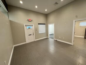 5321 1st Ave S, Saint Petersburg, FL for rent Lobby- Image 1 of 17