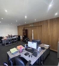 16 College Ave, Harrow to rent Interior Photo- Image 2 of 3