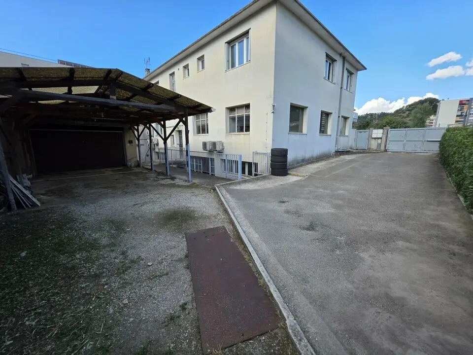 Location Entrepôt 354 m² - Photo 1