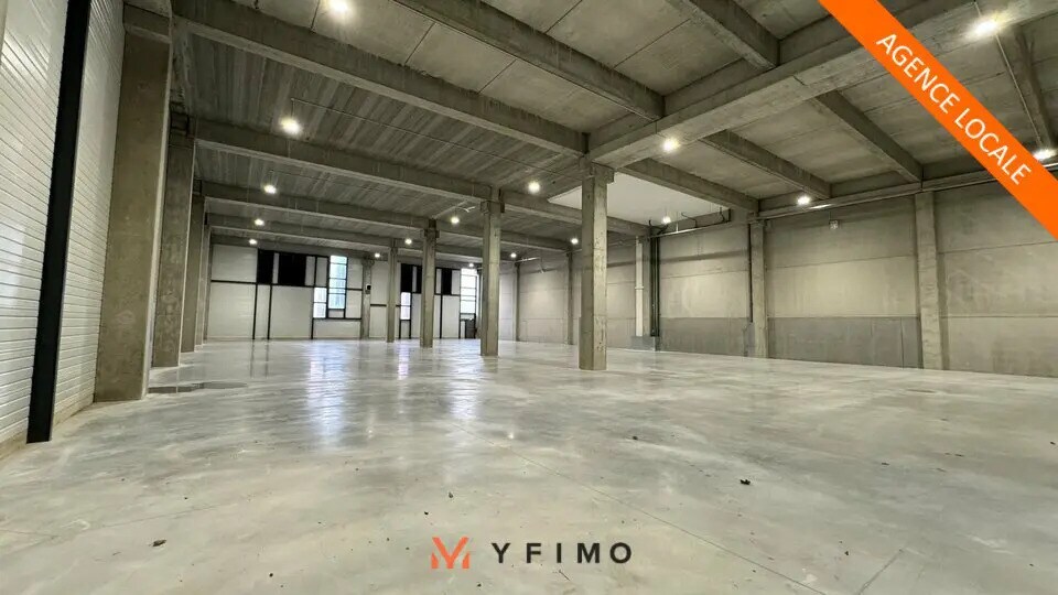 Light Industrial in Élancourt to rent - Interior Photo - Image 2 of 11
