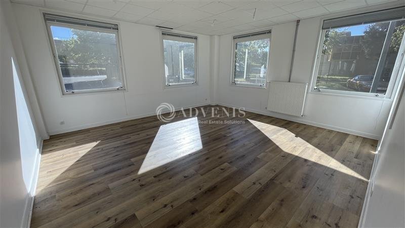 Light Industrial in Lognes to rent - Interior Photo - Image 3 of 11