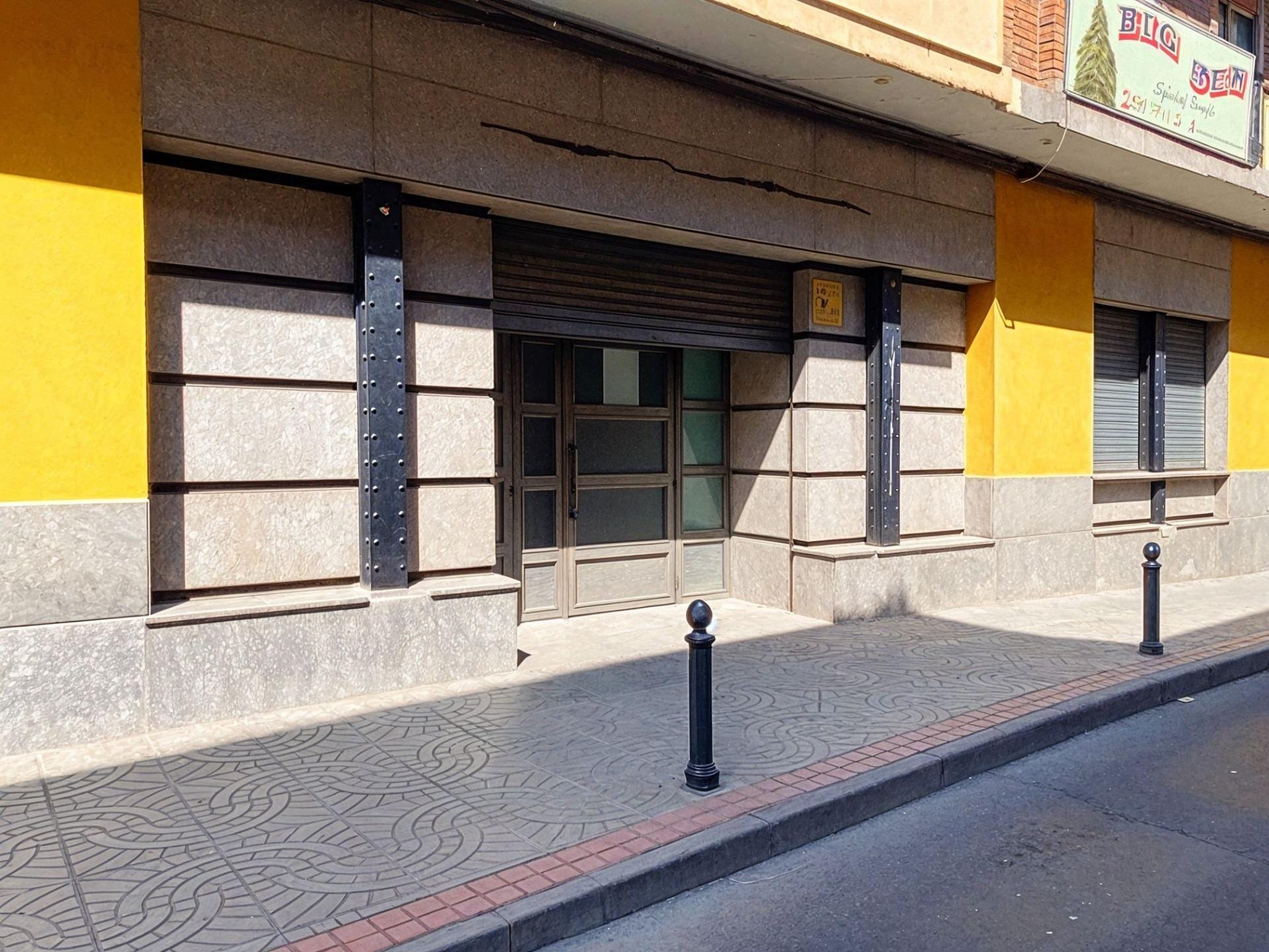 Retail in Mora, Toledo to rent Interior Photo- Image 1 of 17