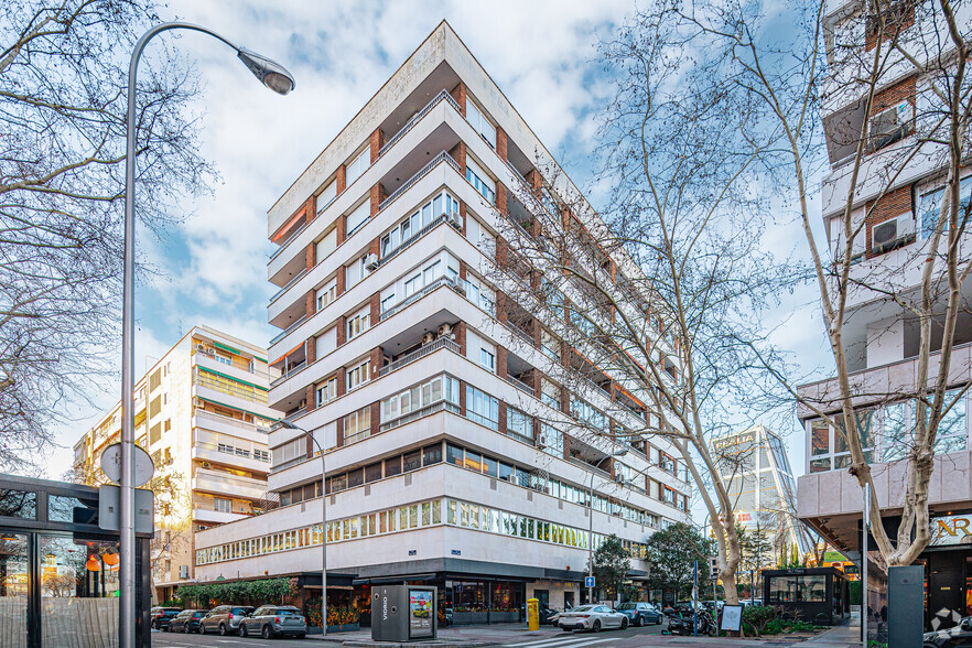 Calle del Doctor Fleming, 51, Madrid, Madrid for rent - Primary Photo - Image 1 of 3