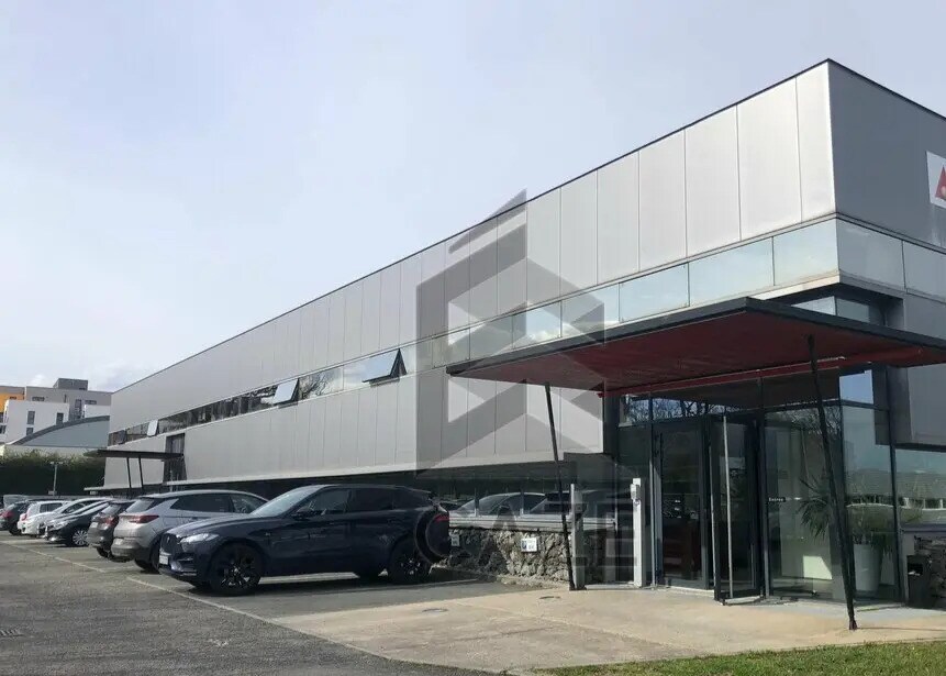 Office in Lormont to rent Building Photo- Image 1 of 7