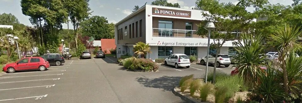 Location Bureaux 181 m² - Photo 1