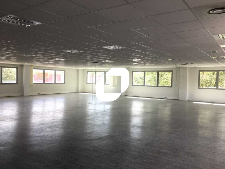 Office in Saint-Priest to rent - Interior Photo - Image 3 of 23