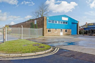 Headlands Trading Estate, Swindon for rent Building Photo- Image 1 of 1