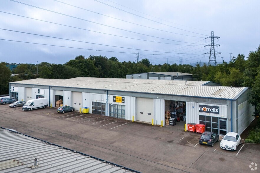 Golds Hill Way, Tipton to rent - Building Photo - Image 2 of 2