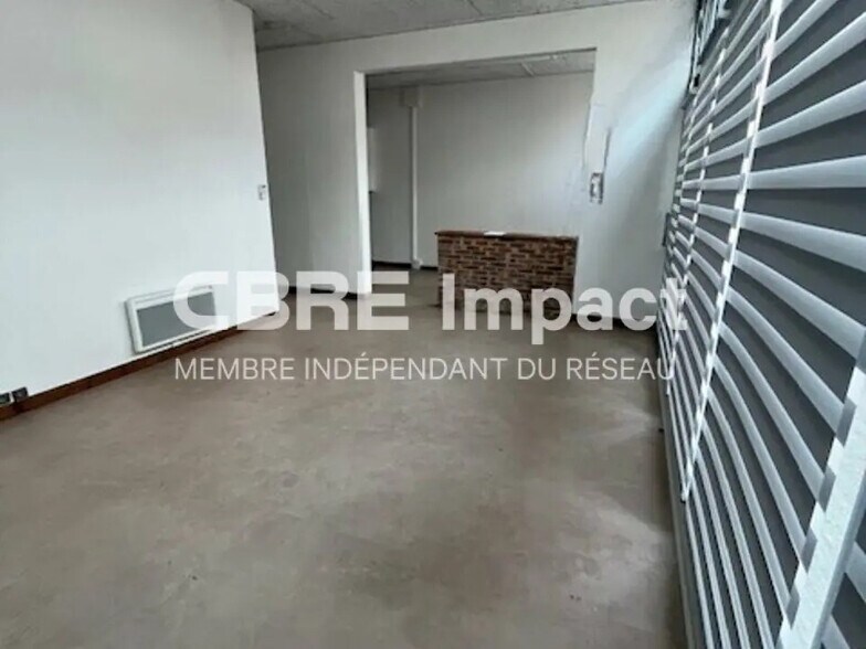 Retail in Dijon to rent - Building Photo - Image 3 of 5