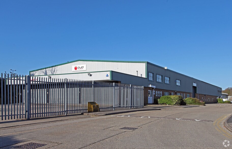 Deacon Fld, Guildford for sale - Primary Photo - Image 1 of 1