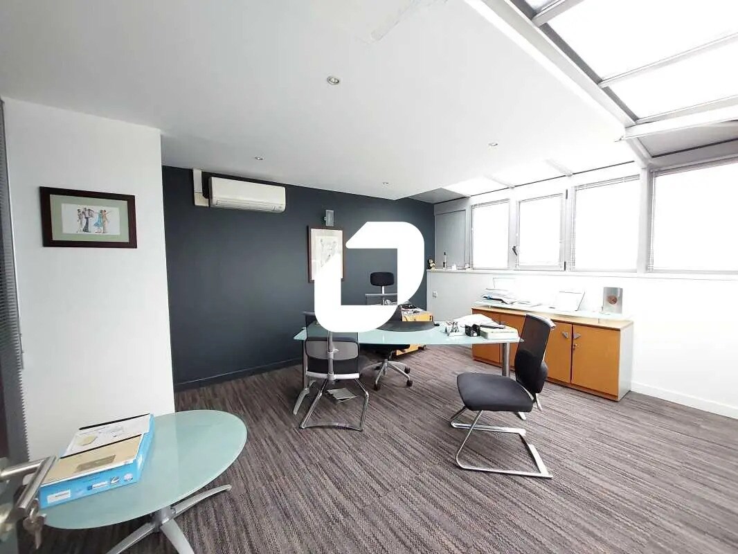Office in Vélizy-Villacoublay to rent Interior Photo- Image 1 of 10