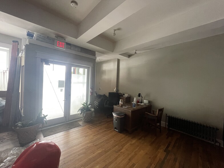 2 Bashford St, Yonkers, NY for rent - Interior Photo - Image 2 of 6