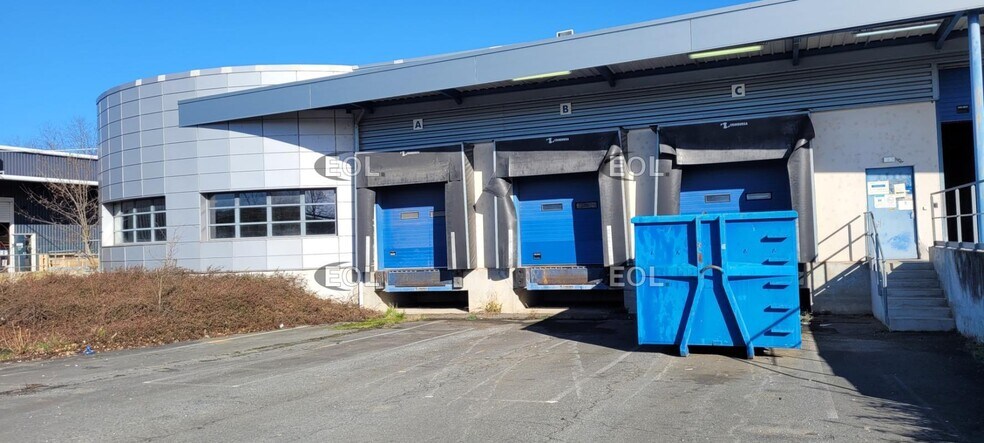 Industrial in Miribel to rent - Building Photo - Image 2 of 6