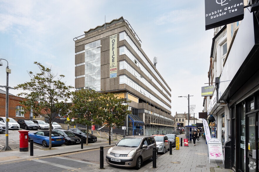 117 High St, Southend On Sea to rent - Building Photo - Image 2 of 2