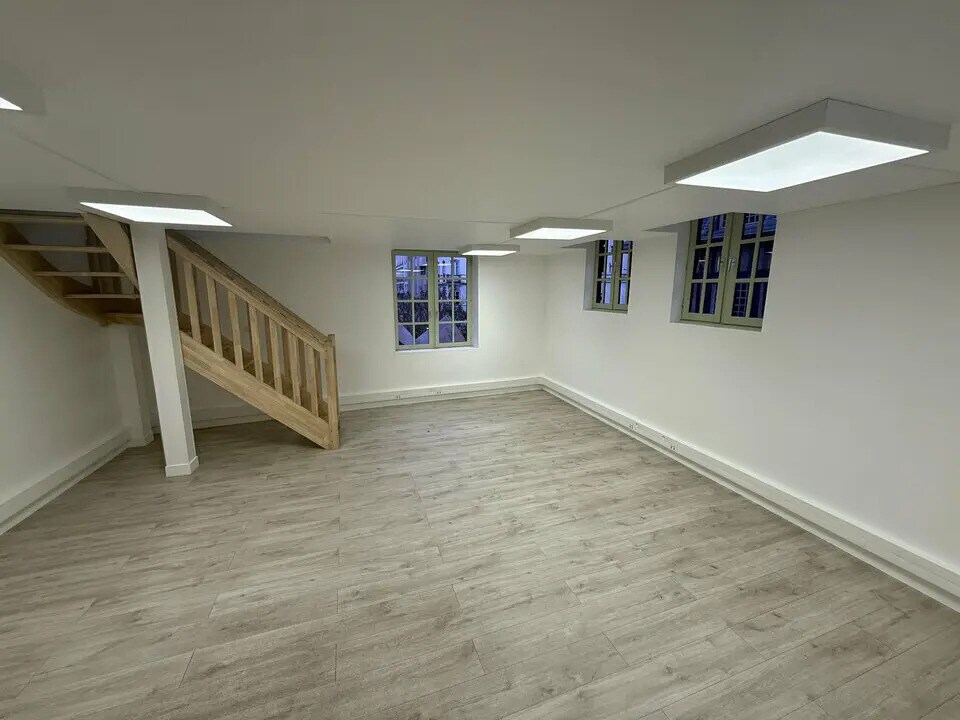 Office in Rouen to rent Primary Photo- Image 1 of 6