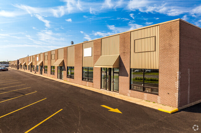 More details for 1100-1190 Rue Bégin, Saint-Laurent, QC - Light Industrial, Industrial for Rent