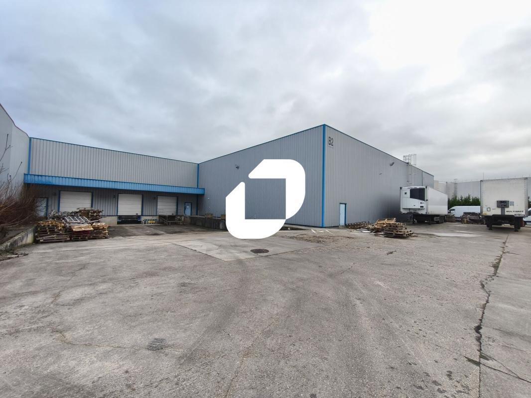 Light Industrial in Santeny to rent Building Photo- Image 1 of 6