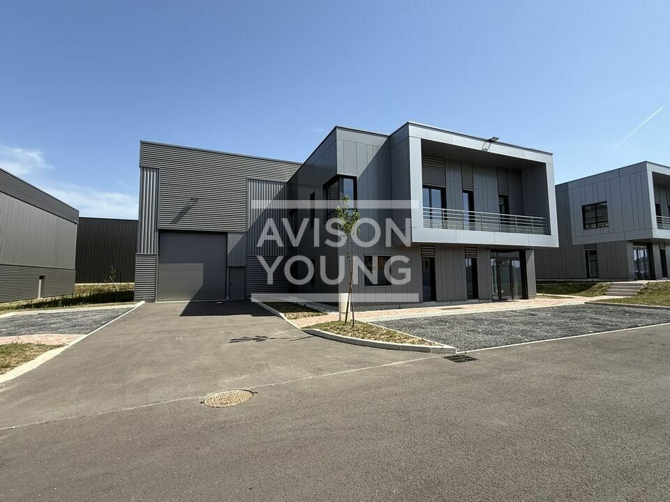 Light Industrial in Courtry for sale Building Photo- Image 1 of 10