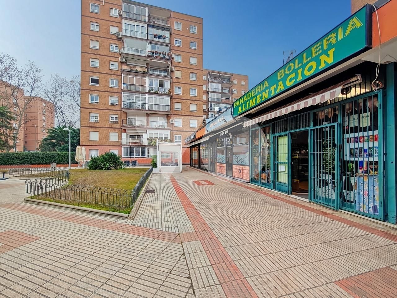 Retail in Madrid, Madrid to rent Interior Photo- Image 1 of 3