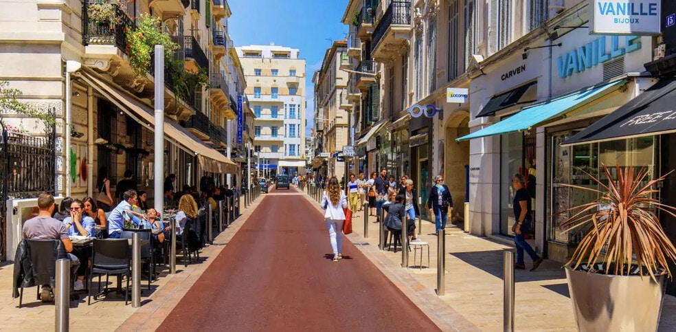 Light Industrial in Cannes to rent - Building Photo - Image 1 of 4