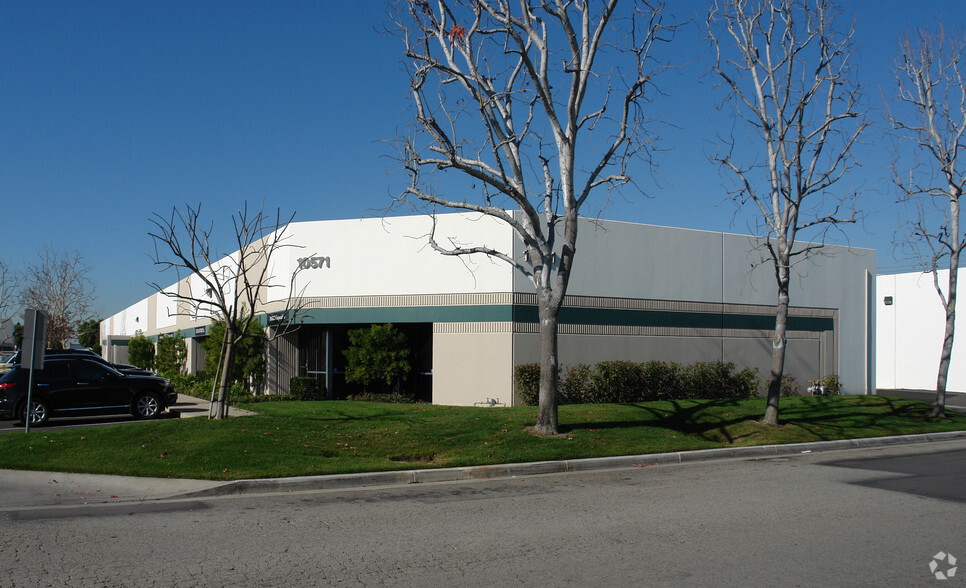 10571 Calle Lee, Los Alamitos, CA for sale - Primary Photo - Image 1 of 1