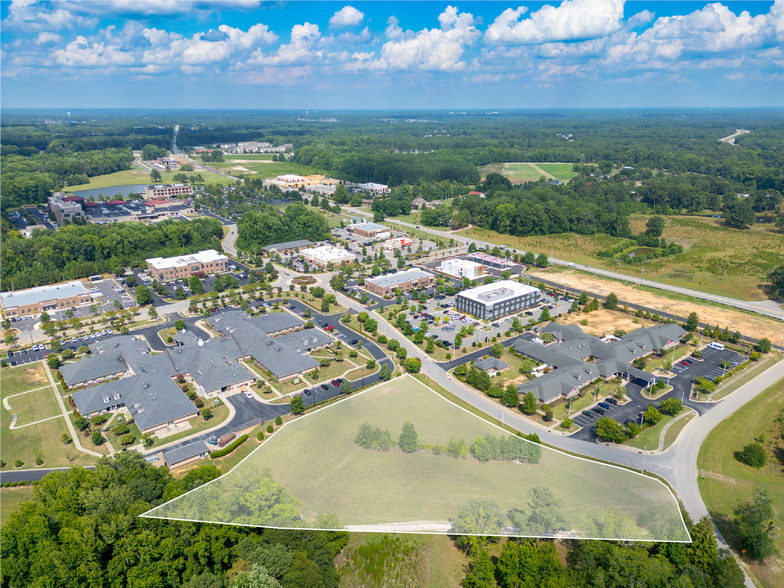 Medspring Drive, Clayton, NC for rent - Primary Photo - Image 1 of 3