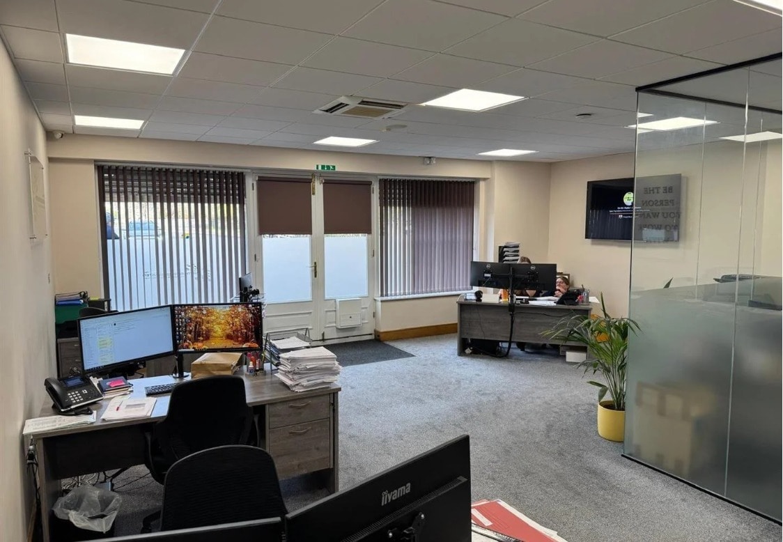 37-39 Highbridge St, Waltham Abbey to rent Interior Photo- Image 1 of 5
